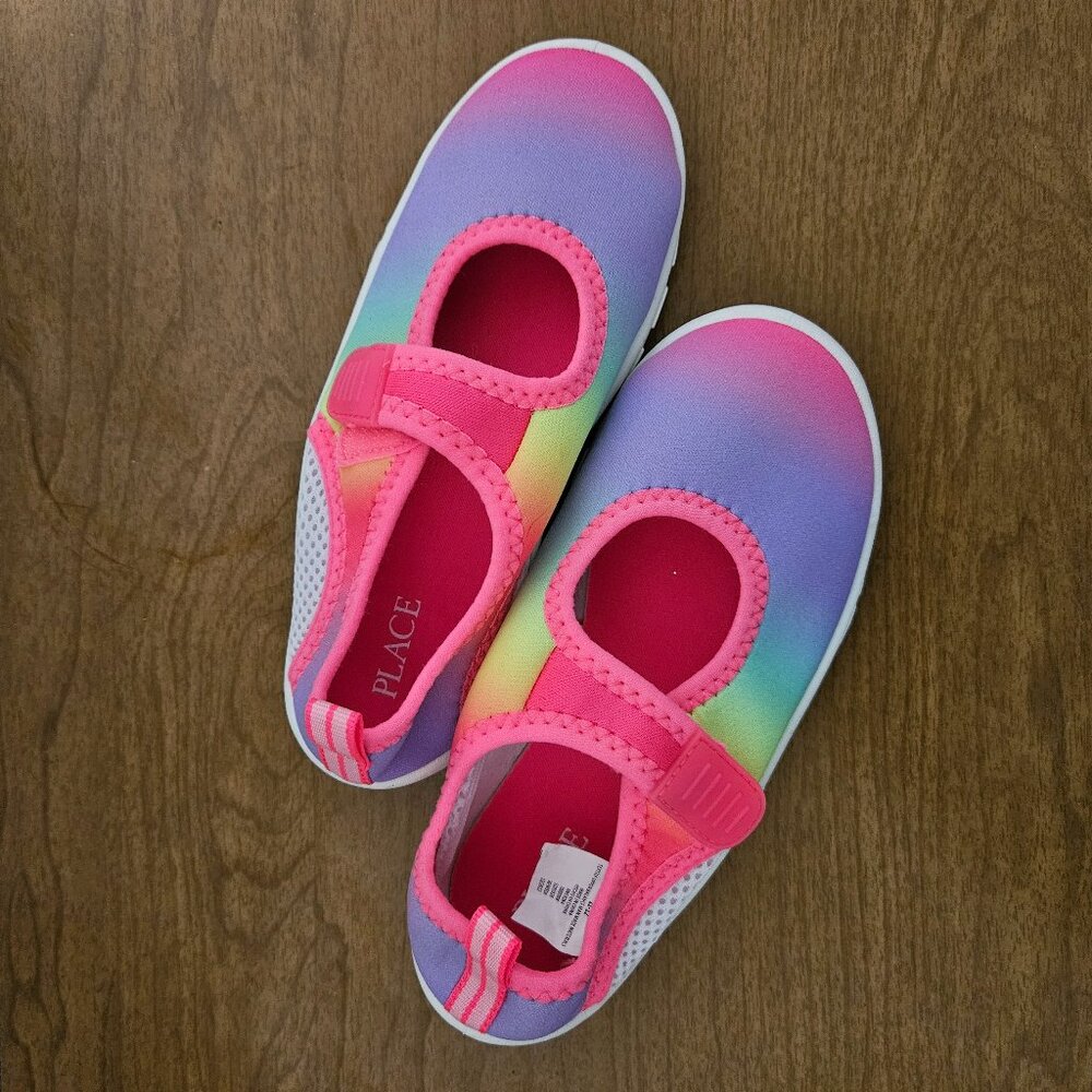 NEW Girls size 11/12 Childrens Place water shoes